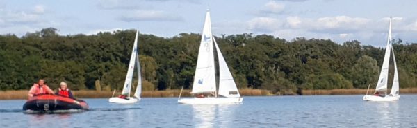 Lire la suite à propos de l’article Voile Mini J sur la Base de St Quentin 78